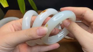 带有原皮的和田玉手镯#看得见的高品质 #好东西一起分享给大家 有喜欢